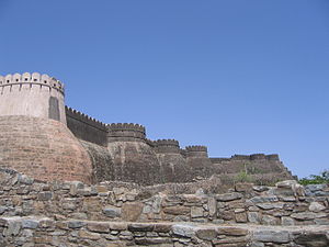 300px-Walls_of_Kumbhalgarh